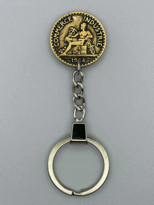 Porte-clés en pièce de monnaie, pratique et décoratif pour collectionneurs.