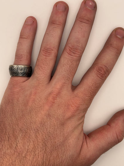 Bague pièce de monnaie 10 zloty Reine Jadwiga en alliage d'argent 750% Monnaia, bijou artisanal unique avec inscriptions historiques.
