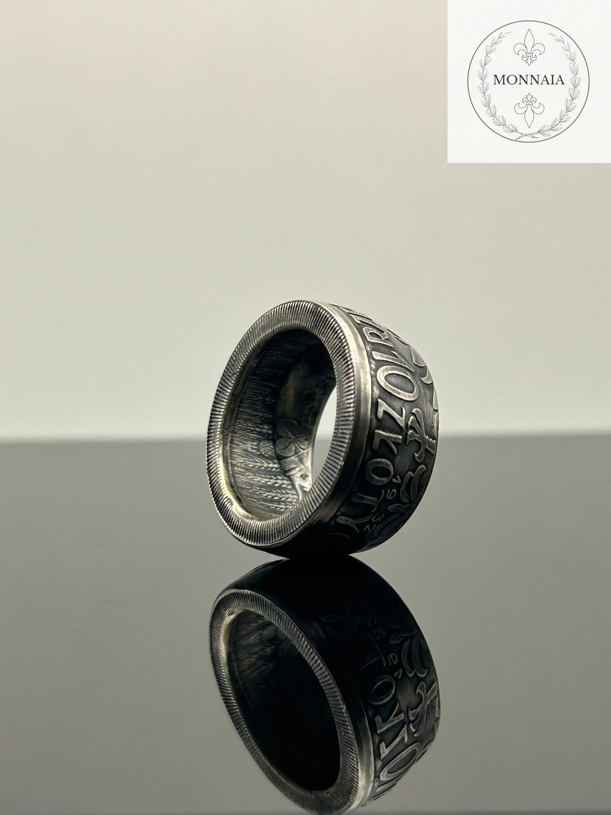 Bague pièce de monnaie 10 zloty Reine Jadwiga en alliage d'argent 750% Monnaia, bijou artisanal unique avec inscriptions historiques.
