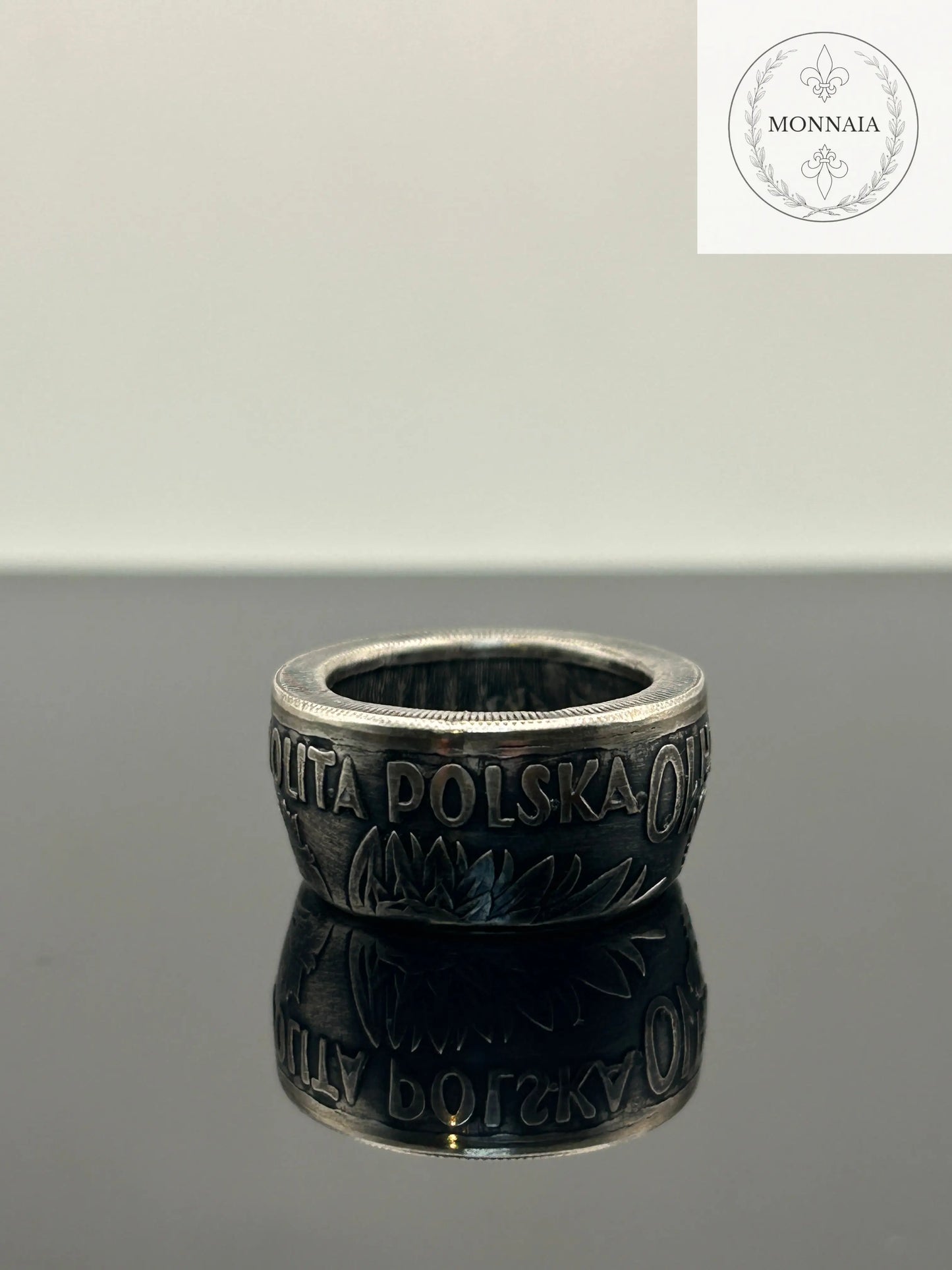 Bague pièce de monnaie 10 zloty Reine Jadwiga en alliage d'argent 750% Monnaia, bijou artisanal unique avec inscriptions historiques.

