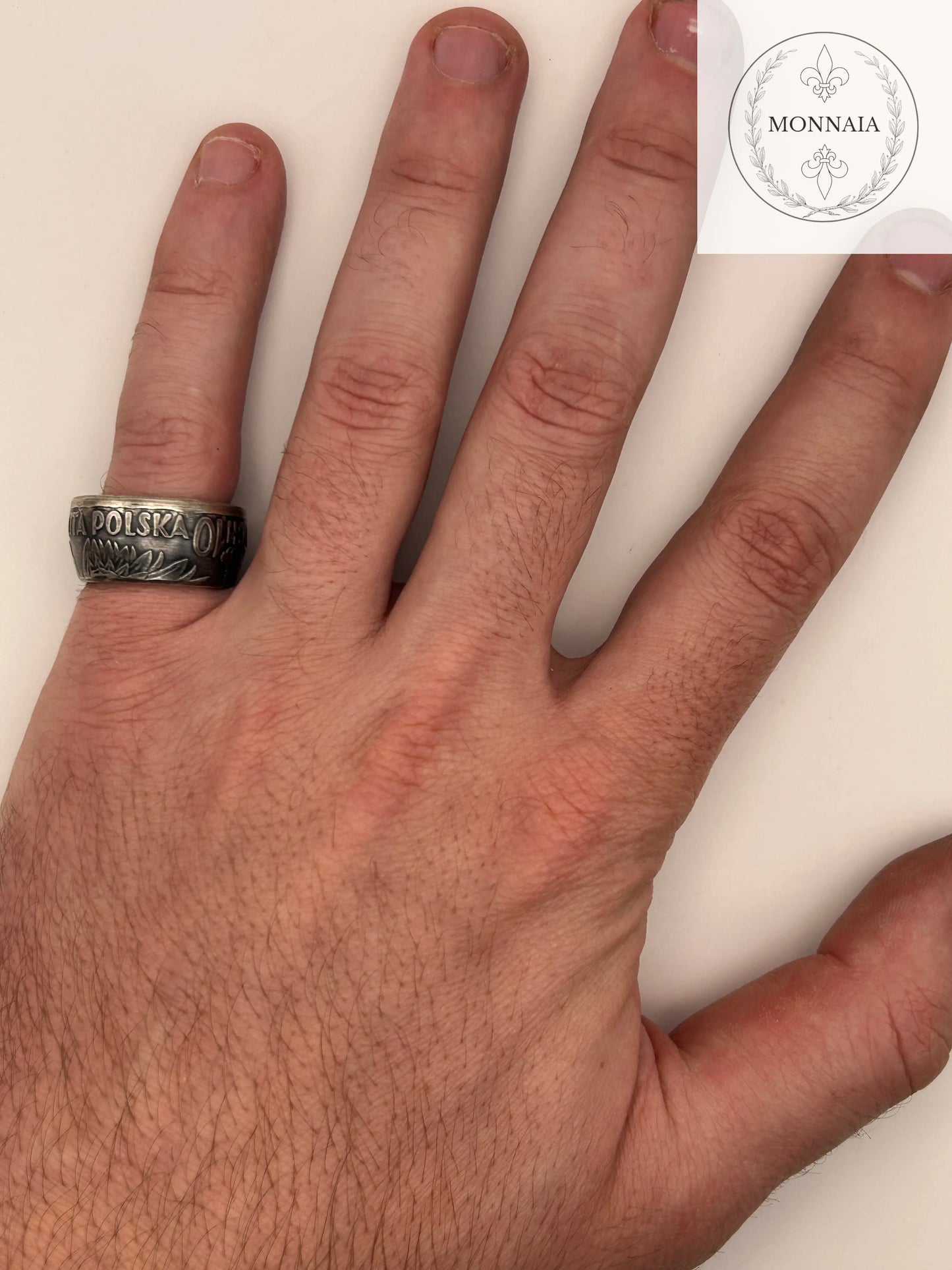 Bague pièce de monnaie 10 zloty Reine Jadwiga en alliage d'argent 750% Monnaia, bijou artisanal unique avec inscriptions historiques.
